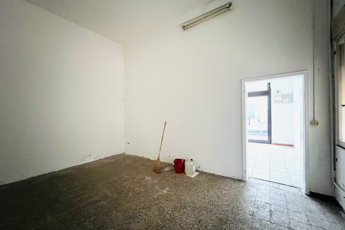 Negozio in Vendita a Arcella 3 