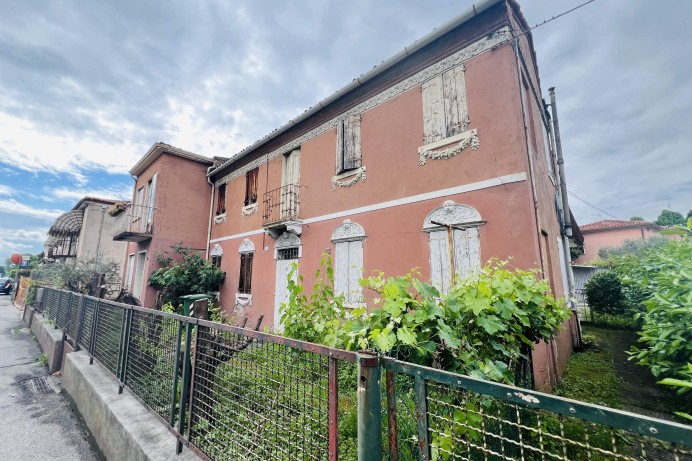 Villa Trifamiliare in Vendita a Paltana - Mandria 36 