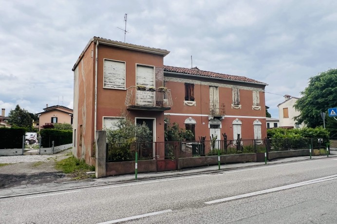 Villa Trifamiliare in Vendita a Paltana - Mandria 35 