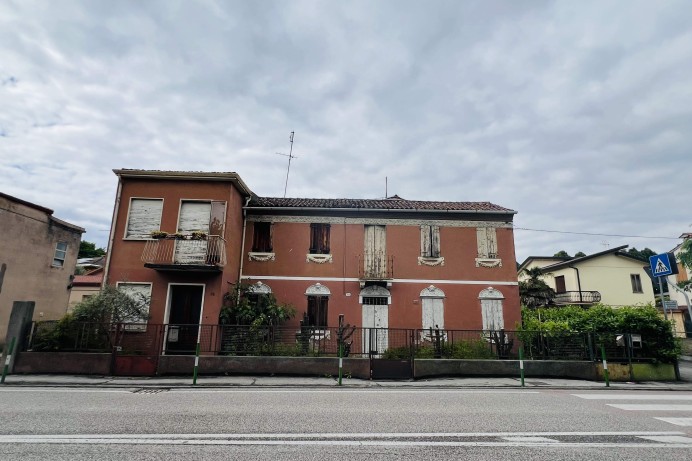 Villa Trifamiliare in Vendita a Paltana - Mandria 34 