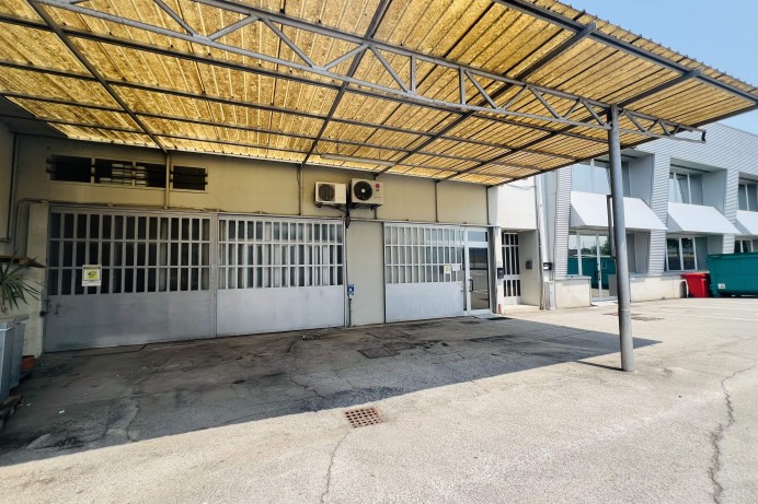 Magazzino in Vendita a Noventa Padovana 18 