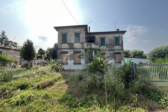 VILLA DA RISTRUTTURARE