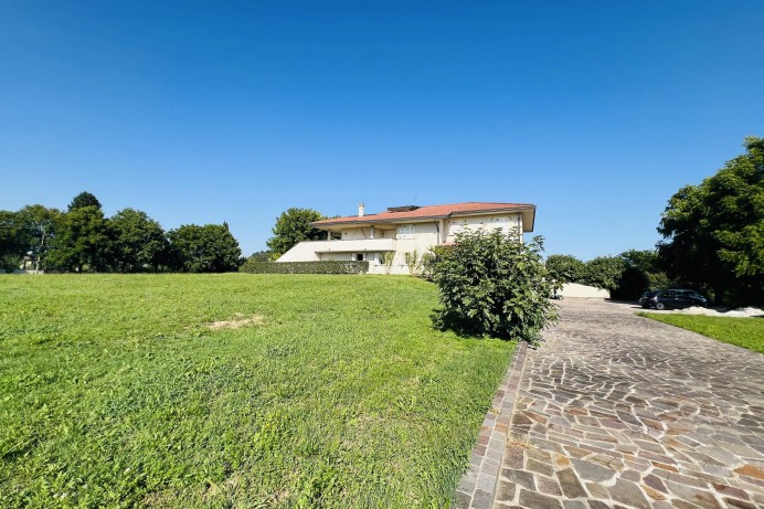 Villa in Vendita a Torreglia 42 