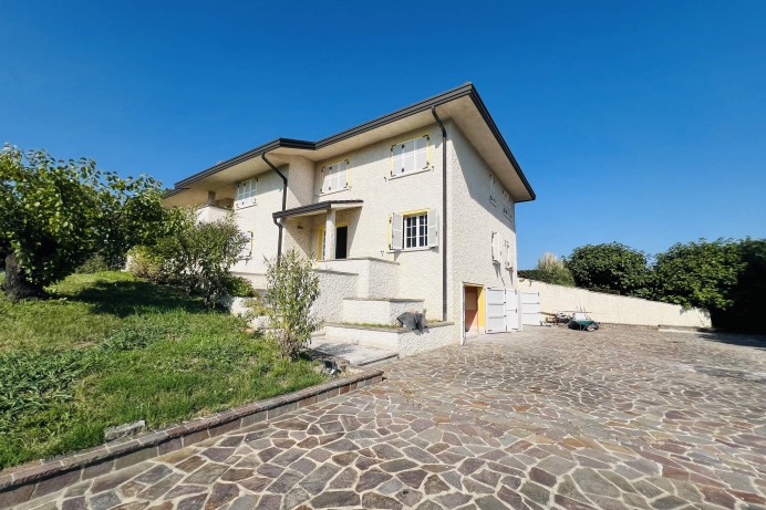 Villa in Vendita a Torreglia 41 