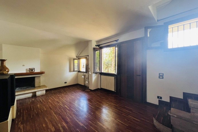 Casa Indipendente in Vendita a Paltana - Mandria 1 
