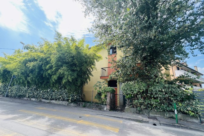 Casa Indipendente in Vendita a Paltana - Mandria 27 