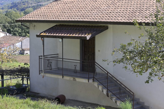 Casa Indipendente in Vendita a Laino Borgo 15 