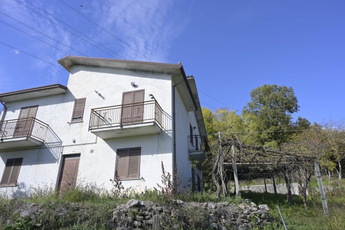 Casa Indipendente in Vendita a Laino Borgo 17 