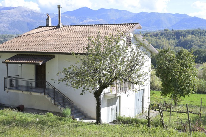 Casa Indipendente in Vendita a Laino Borgo 14 