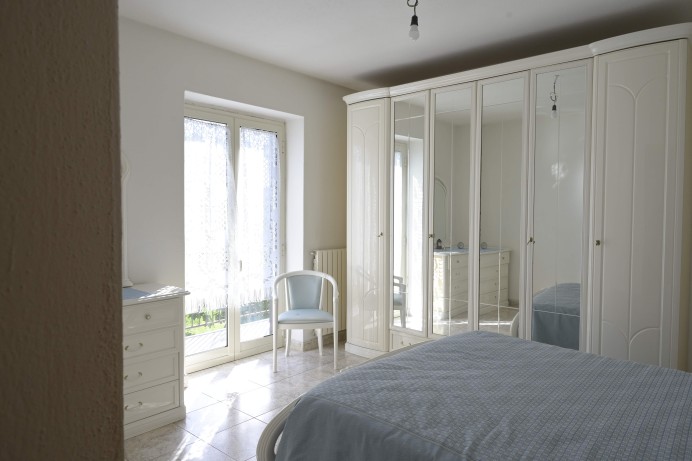 Casa Indipendente in Vendita a Laino Borgo 3 