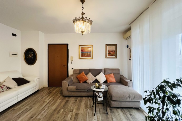 TRILOCALE RISTRUTTURATO CON...