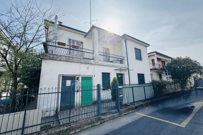 BILOCALE con INGRESSO INDIP...