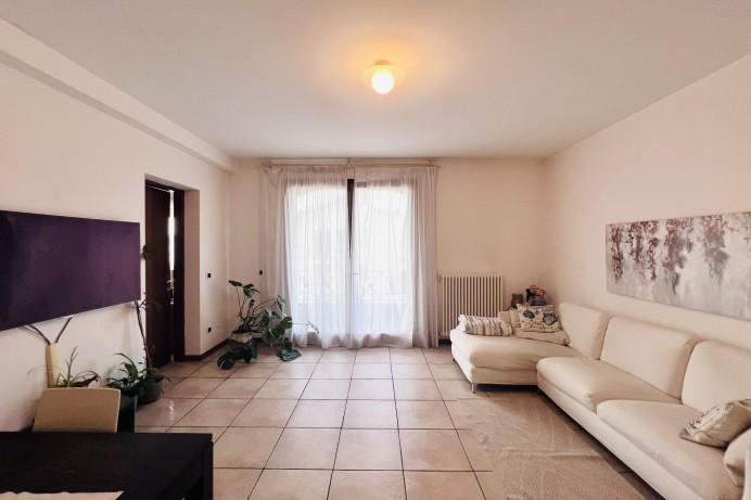 QUADRILOCALE CON BOX AUTO