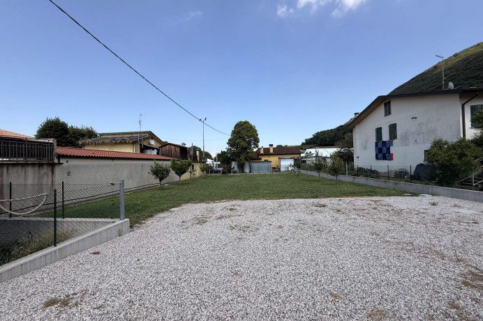 TERRENO EDIFICABILE IN CENT...