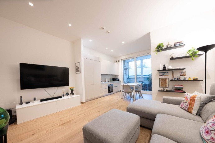 BILOCALE CON TERRAZZINO LOG...