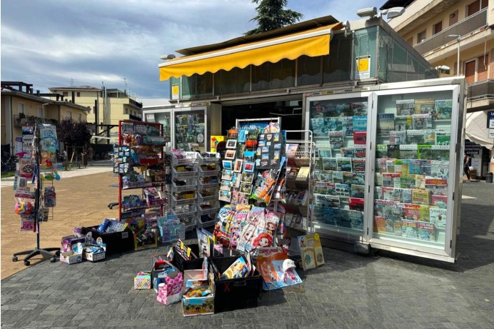 EDICOLA IN PIAZZA CAVOUR A ...