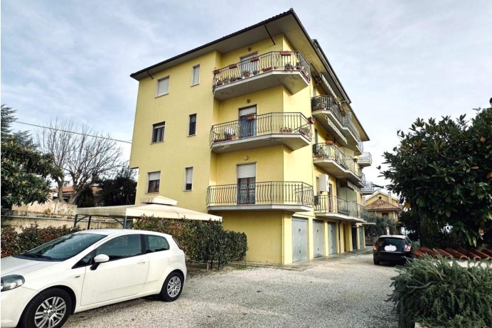 QUADRILOCALE IN VIA ROMA, 7...