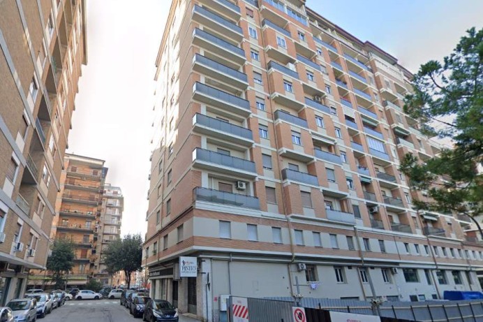 Locale Commerciale in Affitto a San Benedetto  Del Tronto 0 