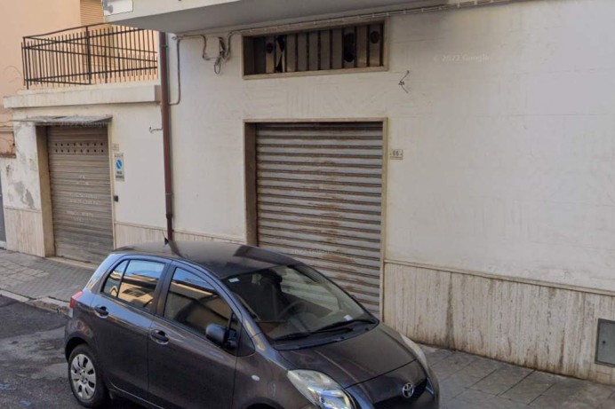 LOCALE COMMERCIALE IN VIA A...