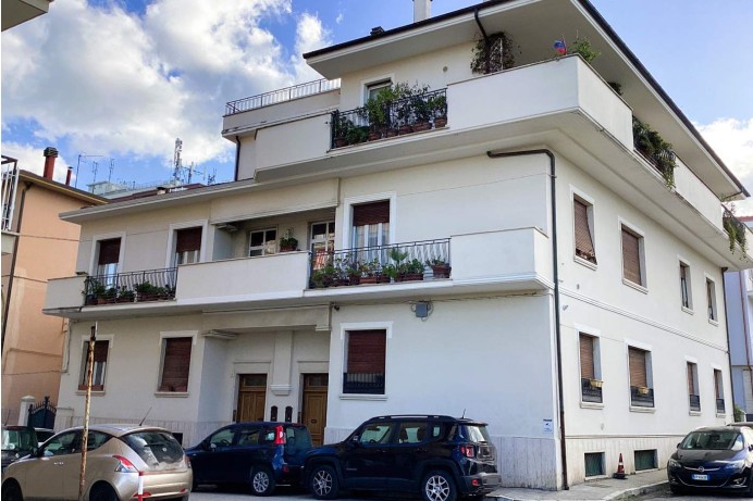 QUADRILOCALE IN VIA TRENTIN...