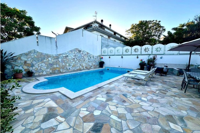 VILLA UNIFAMILIARE IN CONTR...