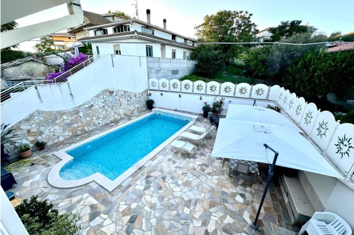 Villa in Vendita a Colonnella 14 