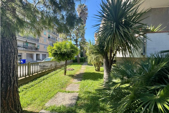 QUADRILOCALE IN VIA BARTOLO...