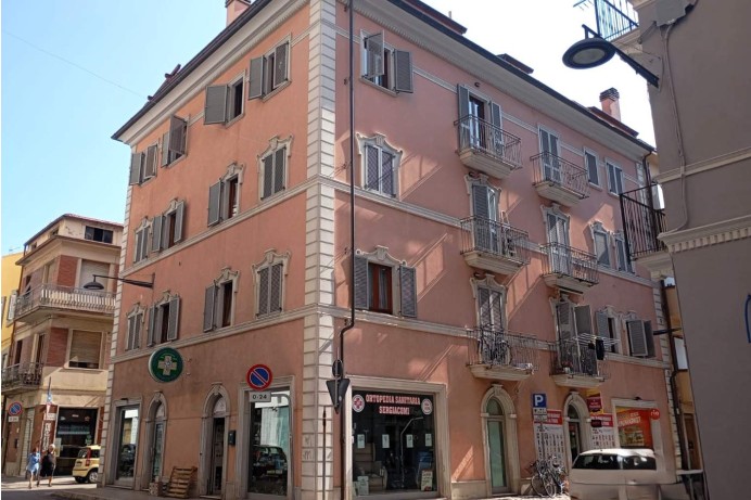 LOCALE COMMERCIALE IN VIA P...