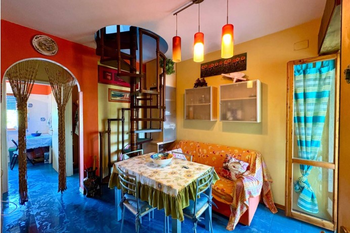 TRILOCALE CON TERRAZZO IN V...