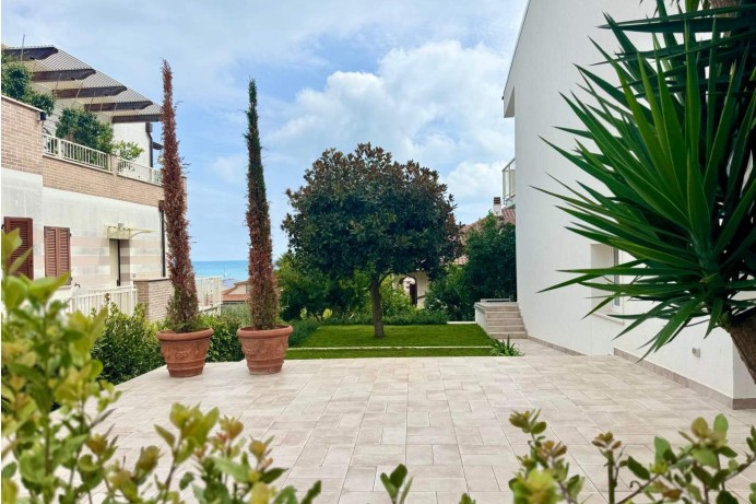 Villa in Vendita a Grottammare 2 