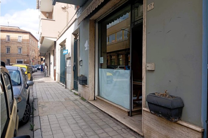 Locale Commerciale in Vendita a San Benedetto Del Tronto 12 