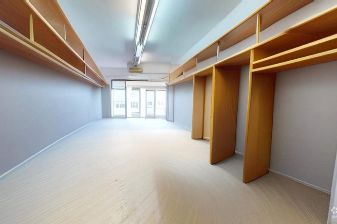 LOCALE COMMERCIALE IN VIA F...