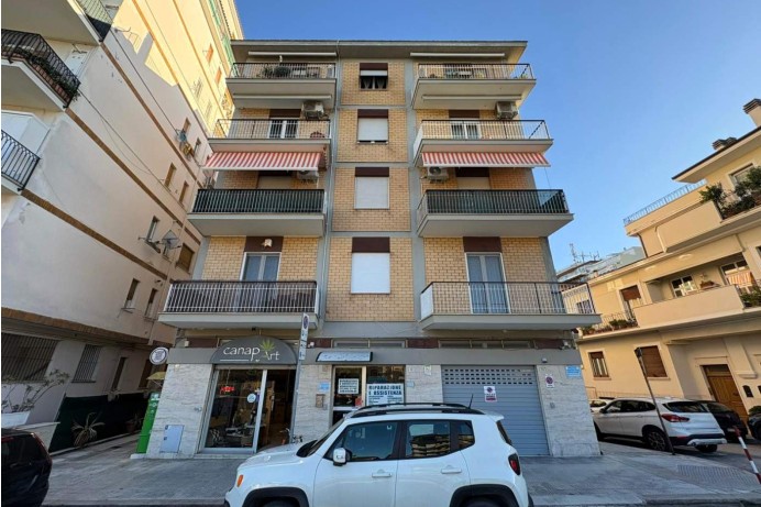 Locale Commerciale in Vendita a San Benedetto Del Tronto 24 