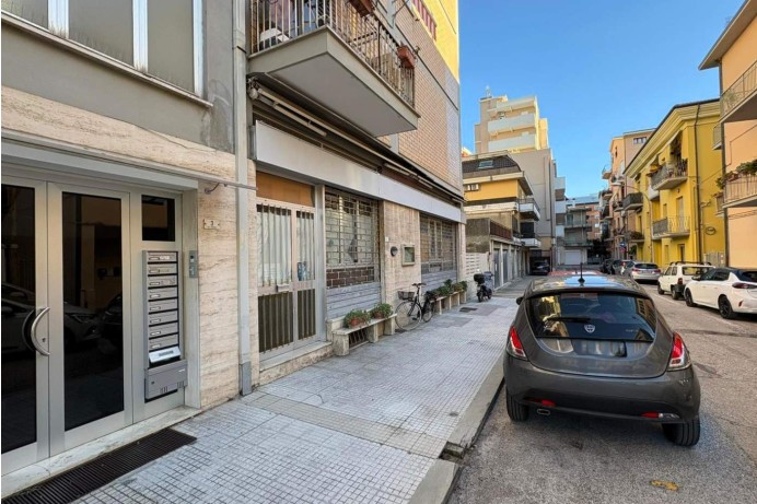 Locale Commerciale in Vendita a San Benedetto Del Tronto 1 