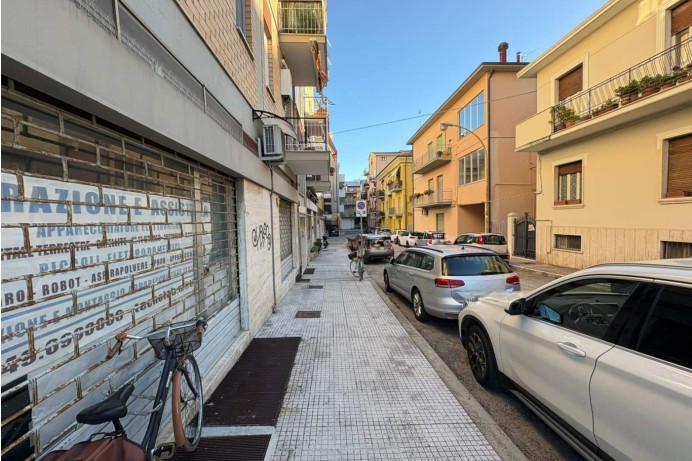 Locale Commerciale in Vendita a San Benedetto Del Tronto 12 