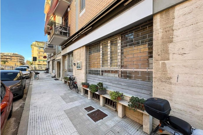 Locale Commerciale in Vendita a San Benedetto Del Tronto 13 