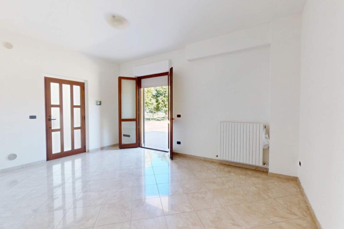 TRILOCALE IN VIA OSVALDO LI...