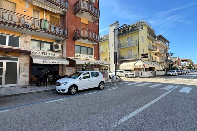 Locale Commerciale in Vendita a San Benedetto Del Tronto 18 