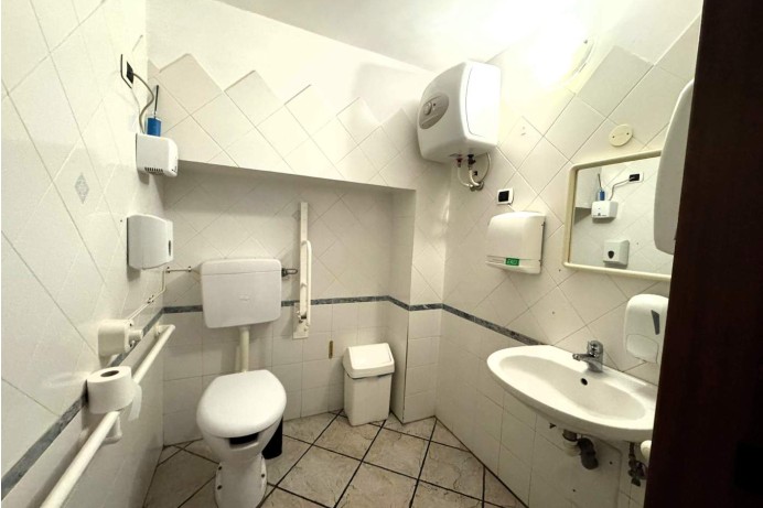 Locale Commerciale in Vendita a San Benedetto Del Tronto 16 