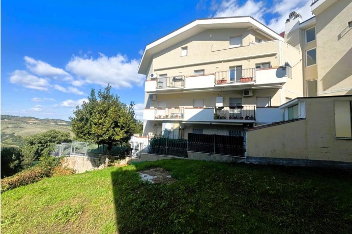 TRILOCALE IN VIA ROMA, 64 A...