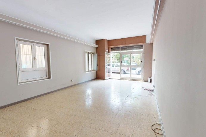 LOCALE COMMERCIALE IN VIA S...