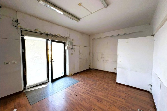 LOCALE COMMERCIALE IN VIA D...