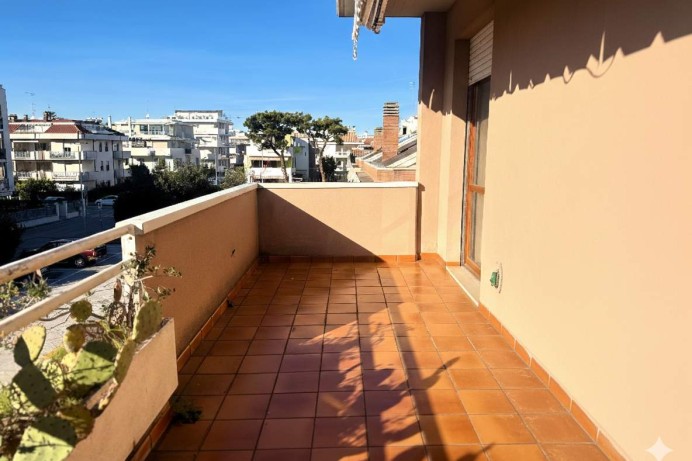 TRILOCALE IN VIA CLARA MAFF...