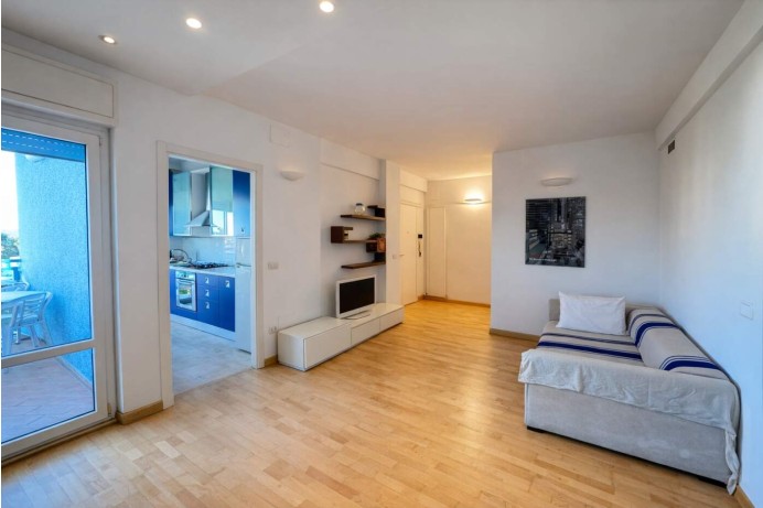 TRILOCALE CON VISTA MARE IN...