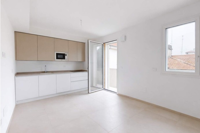 MONOLOCALE IN VIA SABOTINO,...