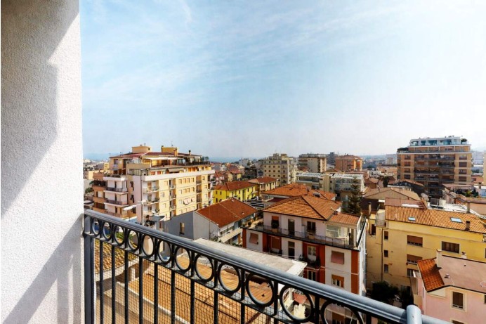 TRILOCALE IN VIA SIMONE FOR...