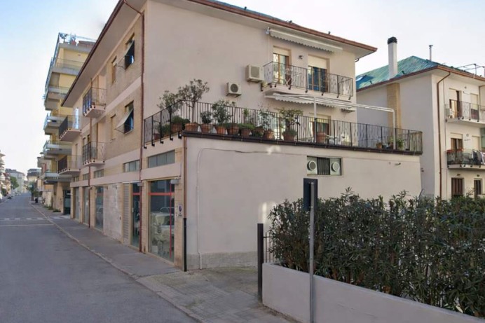 MAGAZZINO IN VIA TOSCANA, 6...