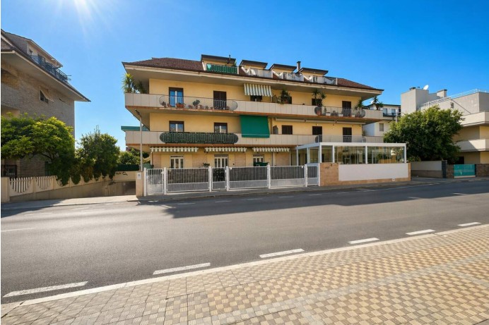 QUADRILOCALE IN VIA BARTOLO...