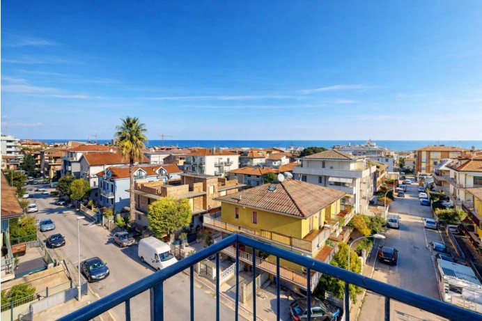 TRILOCALE IN VIA FANFULLA D...