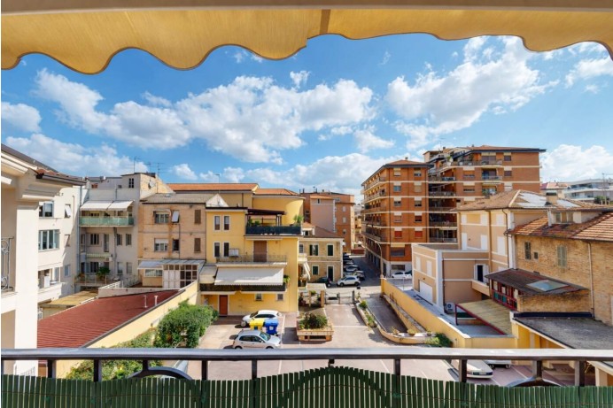 TRILOCALE IN VIA TAGLIAMENT...